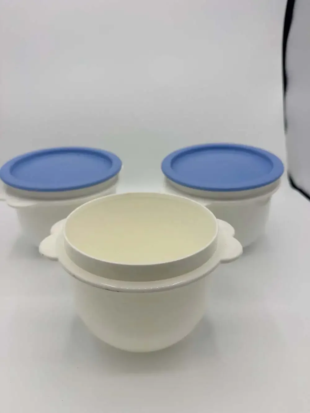 Vintage Tupperware 26 oz / 750ml White Butterfly Bowls with Blue Seals, Set of 3